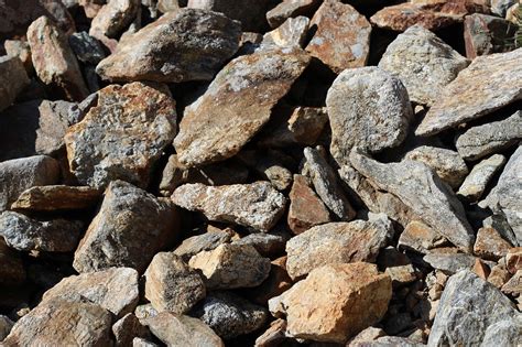 الصخور التي تتكون من المواد التي استقرت